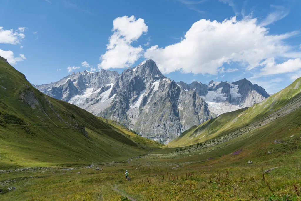 Vista da un sentiero del Tour de Mont Blanc