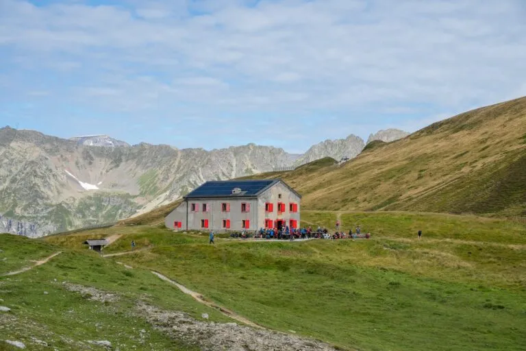 Se on suosittu pysähdyspaikka Sveitsin rajalla.