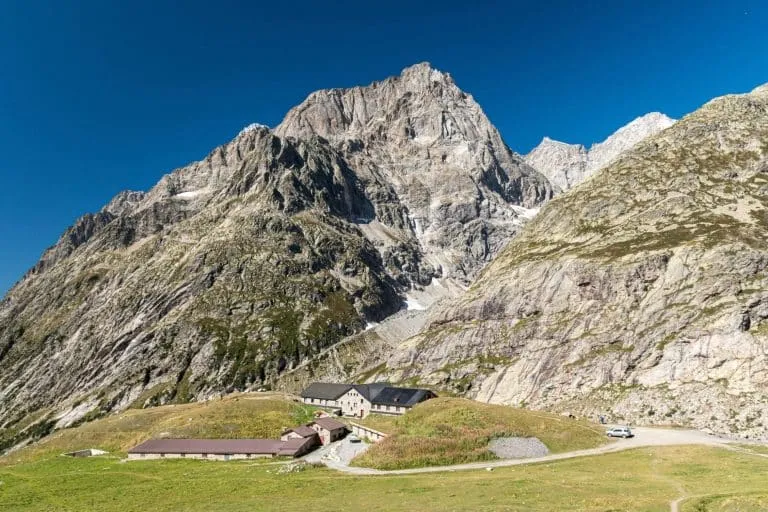 De schuilplaats Elena in val Ferret (Aostadal, Italië)